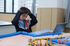 浙江杭州：小学生在课堂内外“玩转”AI技术
